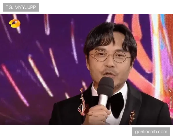 梁伟铿家里像普通租屋，上场却像走红毯，这反差也太让人盯着看