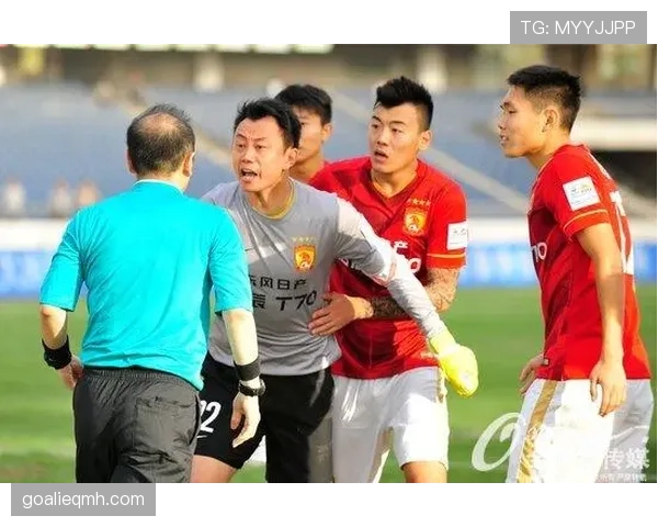 门将换人规则拆解:换人时裁判和队员必须遵守的关键步骤 门将换人规则拆解:换人时裁判和队员必须遵守的关键步骤